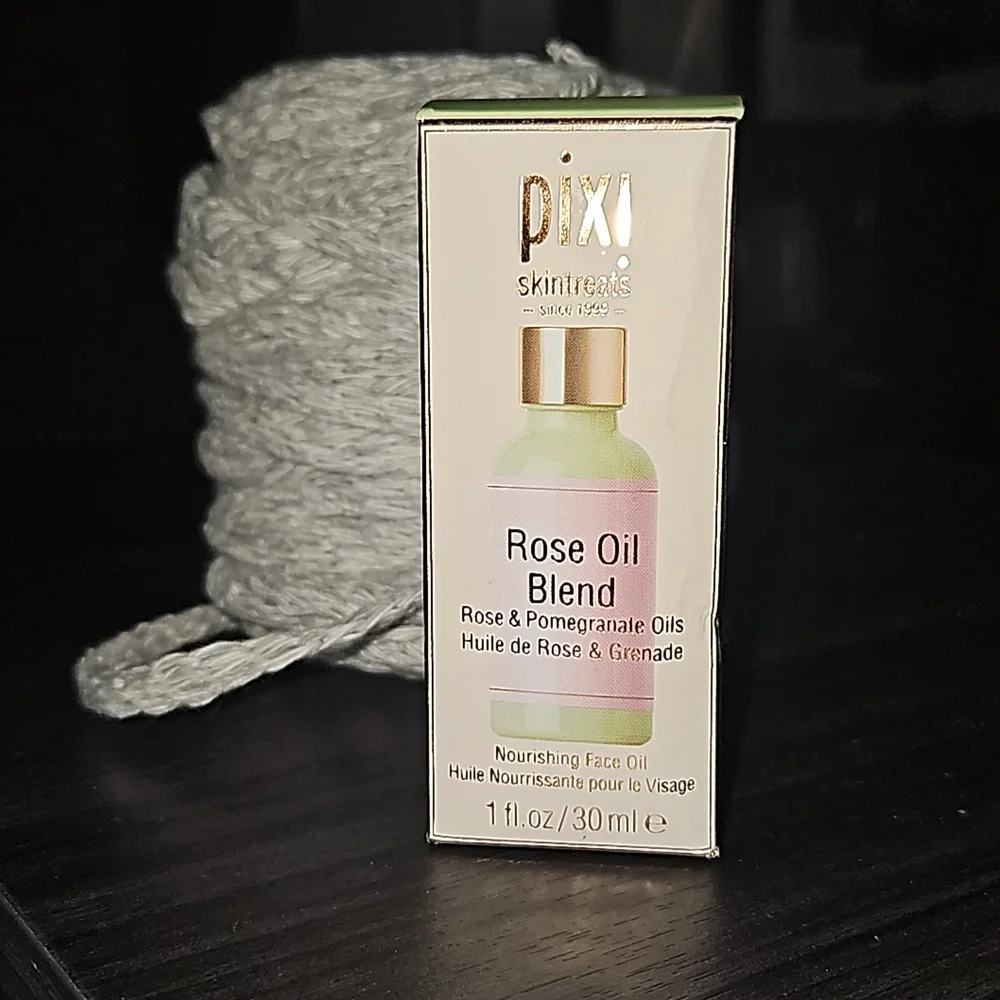 Pixi skintreata rose oil blend, 1 fl .oz nourishing face oil. New. - Picture 2 of 7